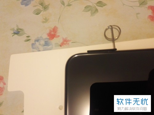 华为荣耀8x手机电话卡怎么更换